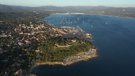 panoramic-view-of-the-coast,-gulf-and-city-of-Saint-Tropez-France-Var